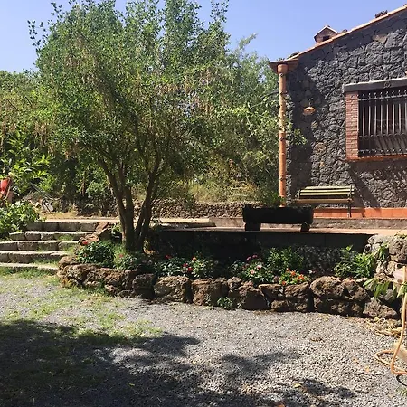 Casa Etna برونتي